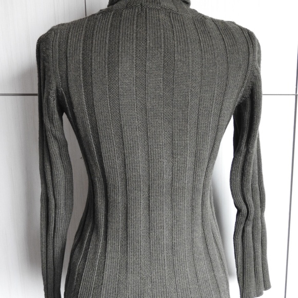 Hugo Boss sweater - Picture 2 of 4